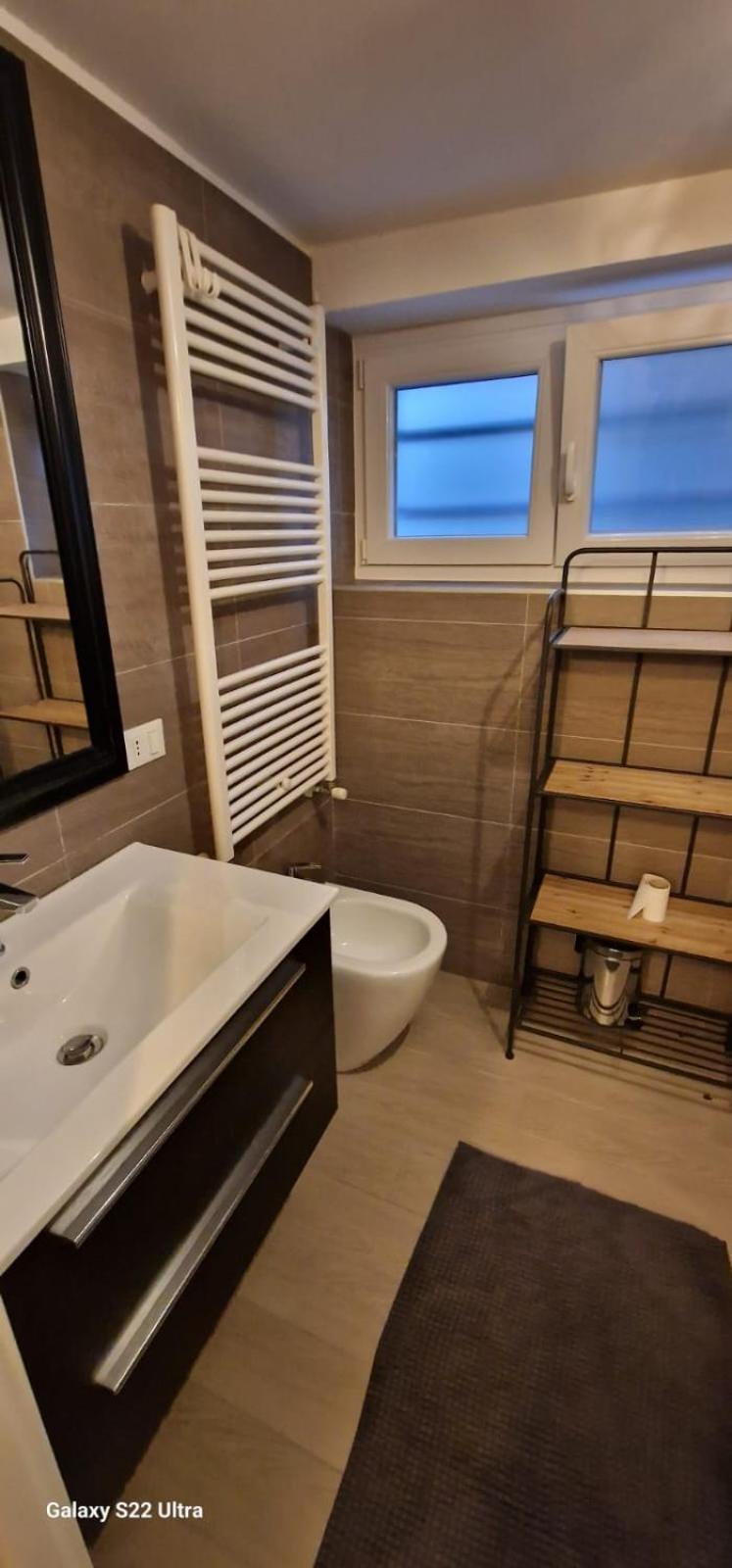 Double A Guest House Mestre Bagian luar foto