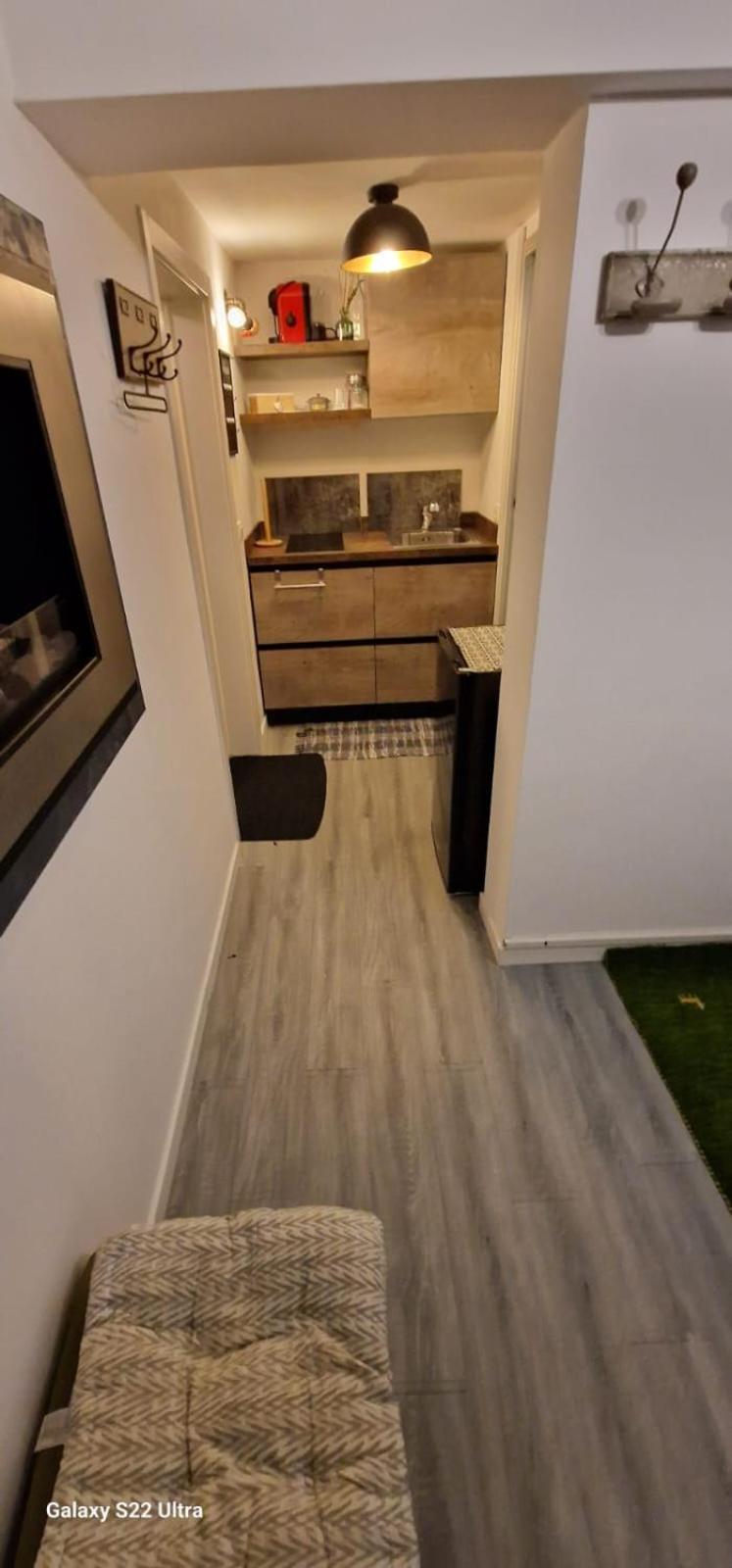 Double A Guest House Mestre Bagian luar foto