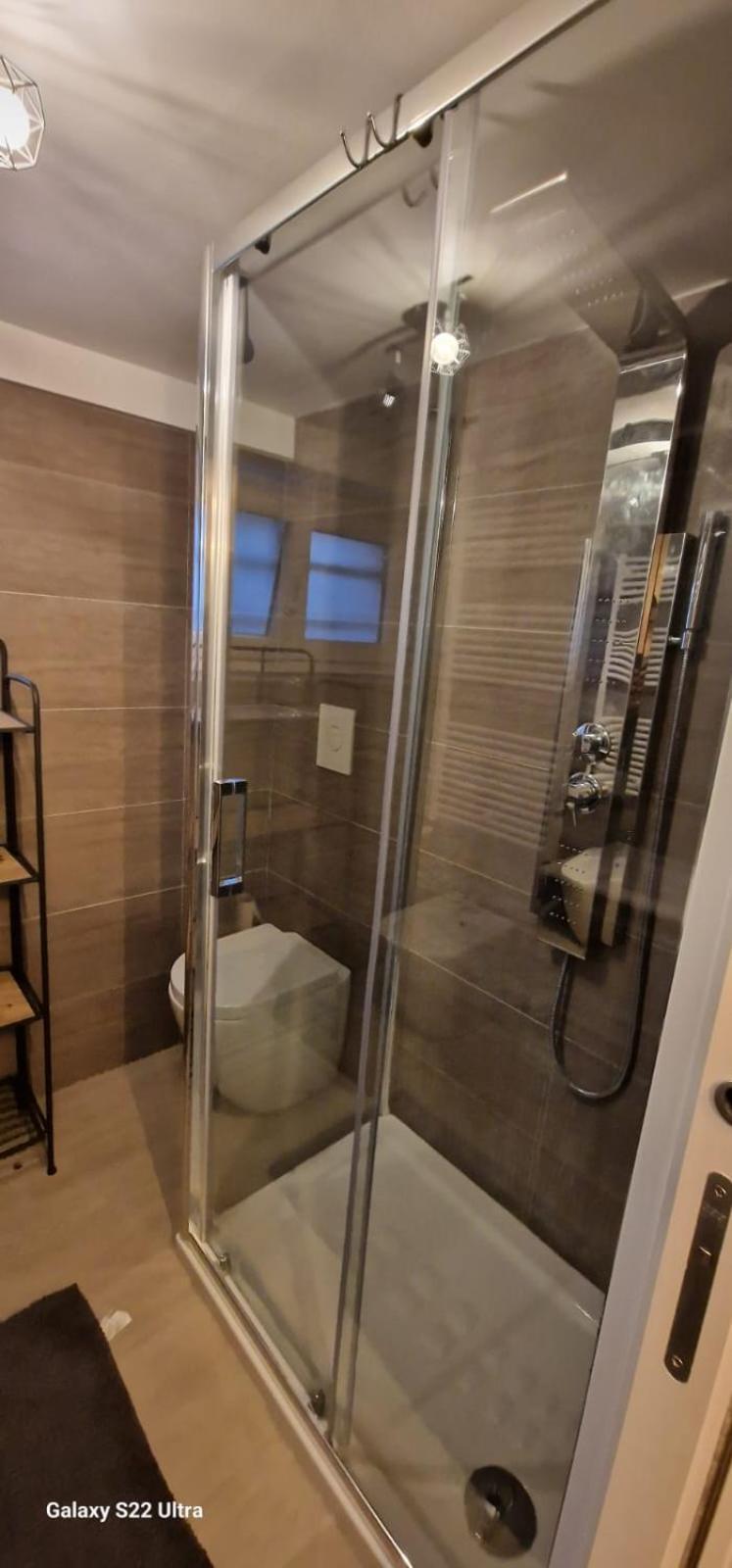 Double A Guest House Mestre Bagian luar foto