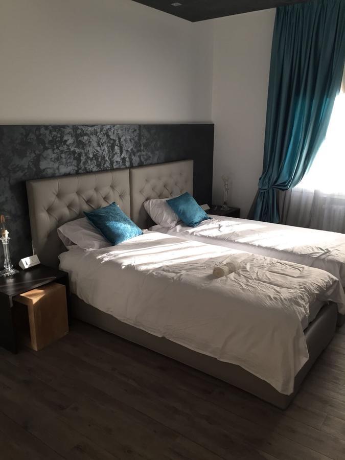 Double A Guest House Mestre Bagian luar foto