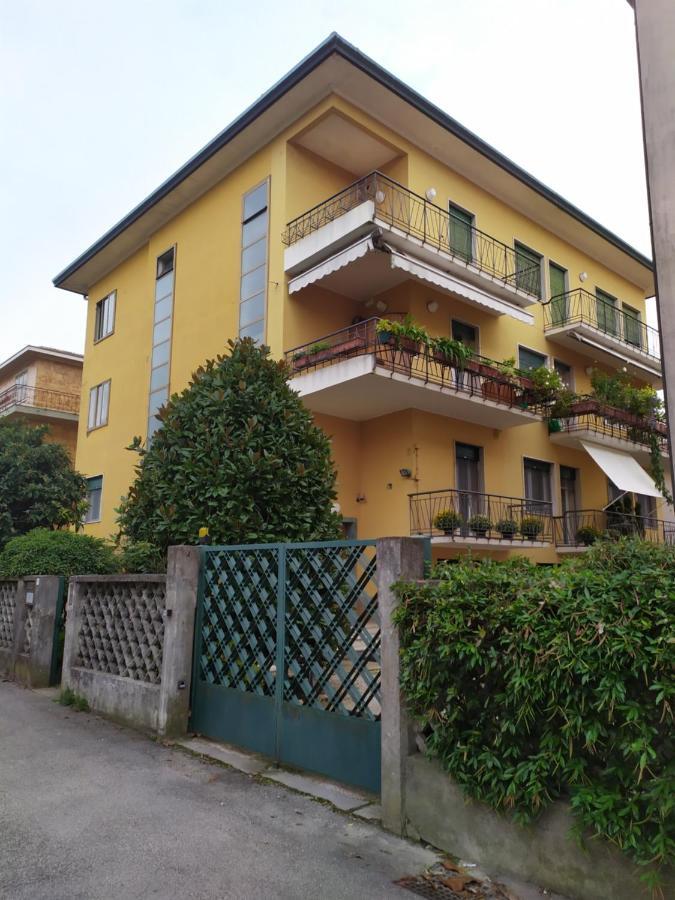 Double A Guest House Mestre Bagian luar foto