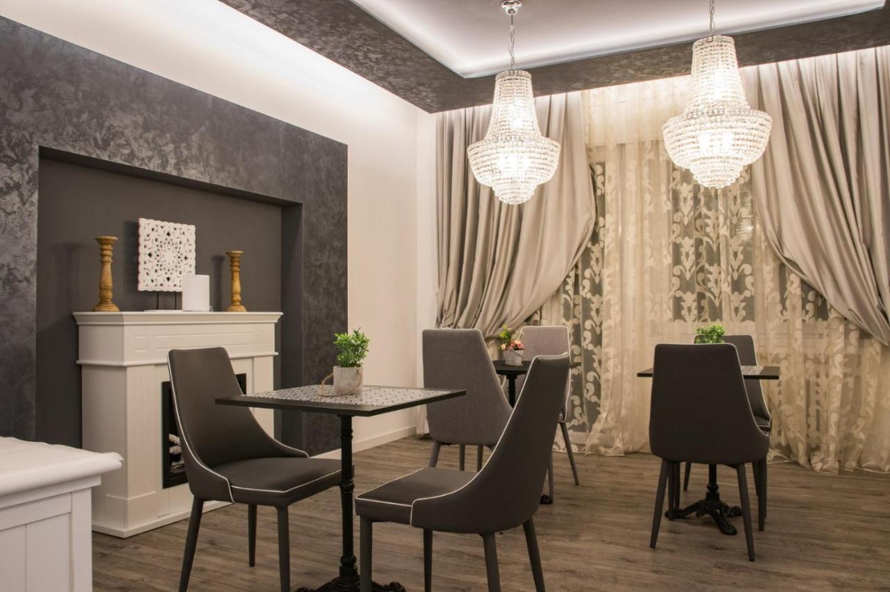 Double A Guest House Mestre Bagian luar foto